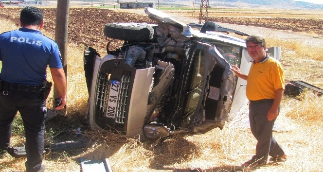 Gaziantep'te hafif ticari araç takla attı: 5 yaralı